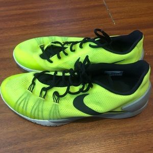 Nike hyper chase shoes